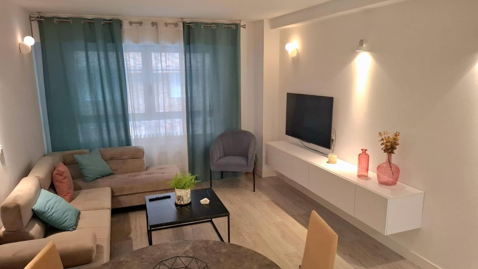 Moderno Apartamento Con Garaje Privado En El Centro De Vigo Kültér fotó