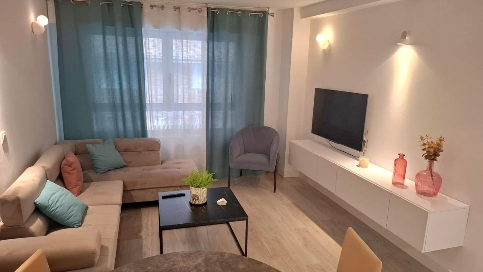 Moderno Apartamento Con Garaje Privado En El Centro De Vigo Kültér fotó